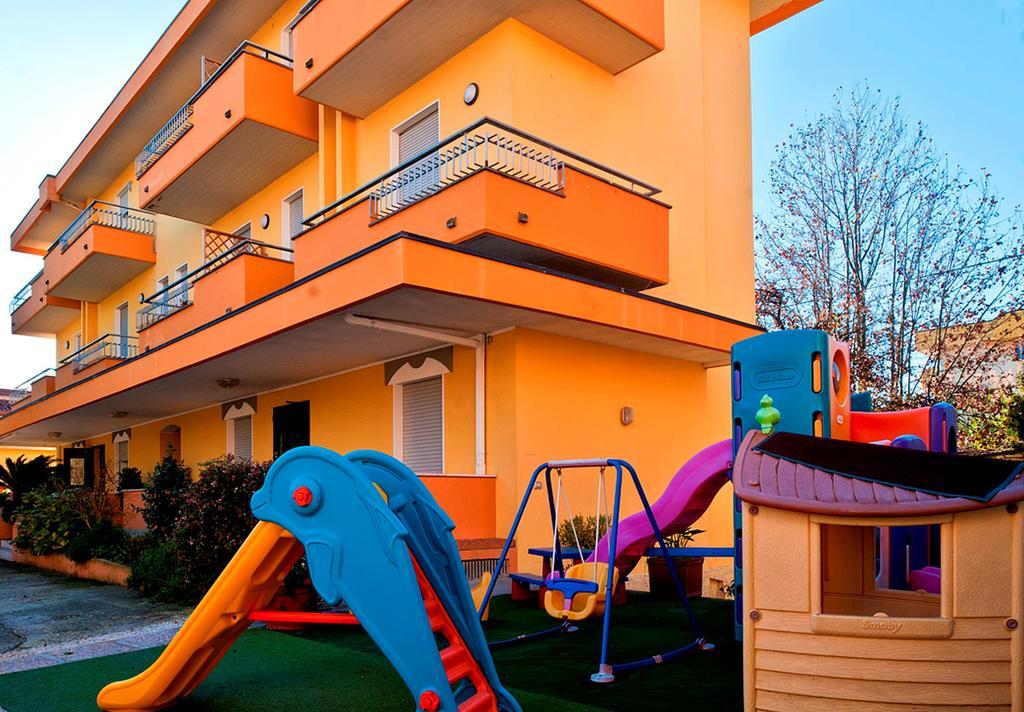 Albergo Ristorante Pozzi Bellaria-Igea Marina Exterior photo