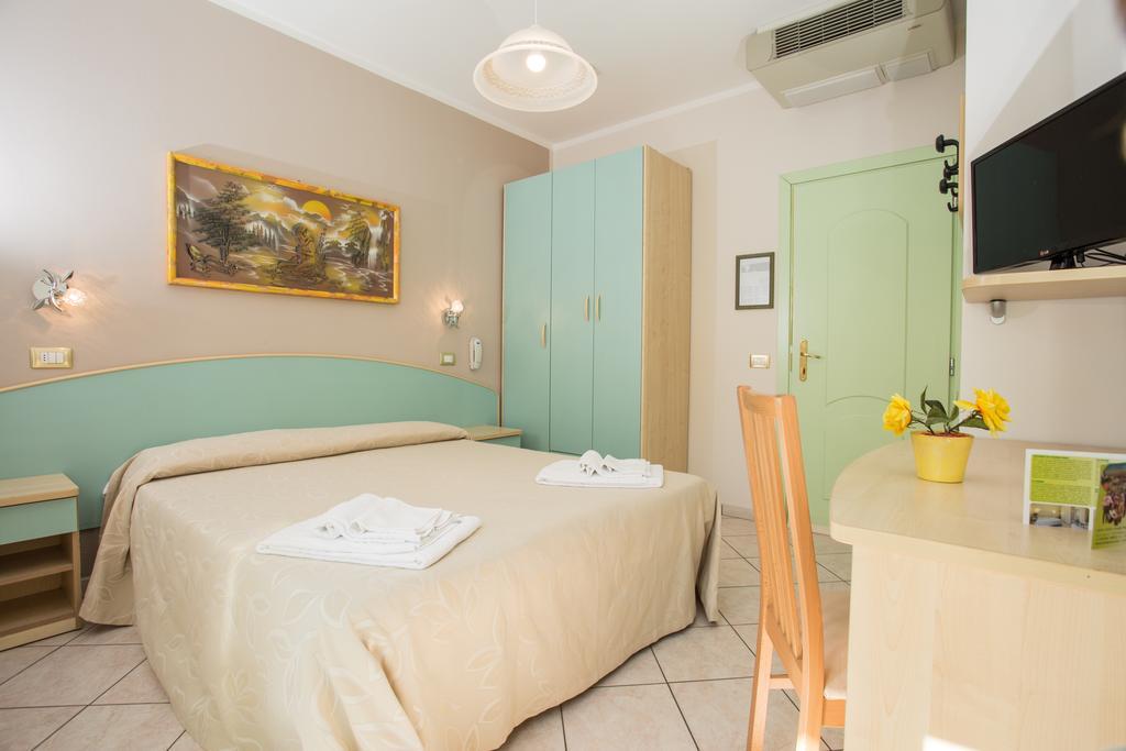 Albergo Ristorante Pozzi Bellaria-Igea Marina Exterior photo