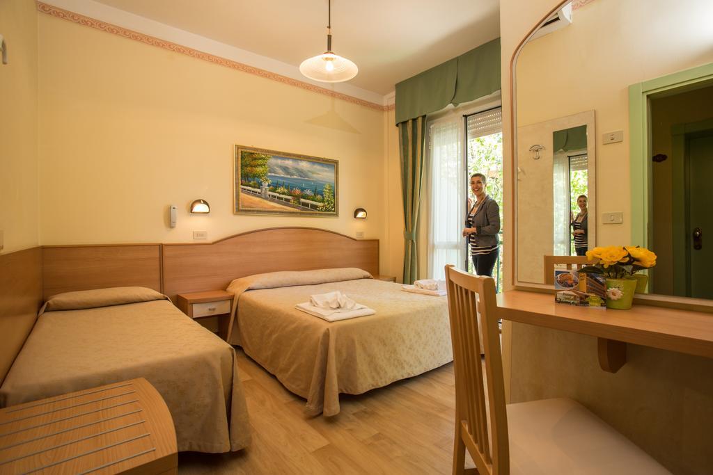 Albergo Ristorante Pozzi Bellaria-Igea Marina Exterior photo