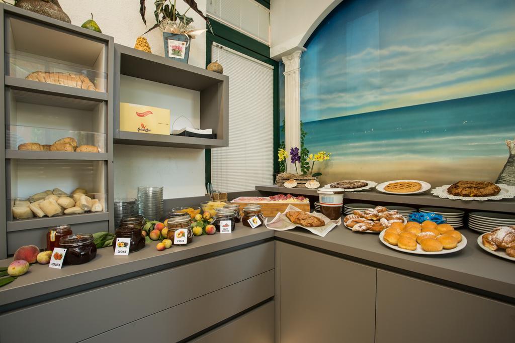 Albergo Ristorante Pozzi Bellaria-Igea Marina Exterior photo